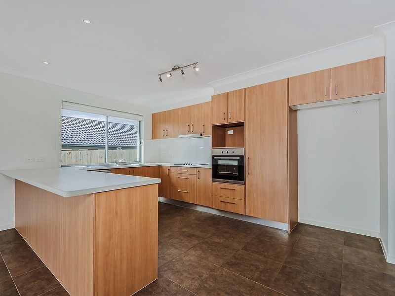 11 Roper Street, Pacific Pines QLD 4211