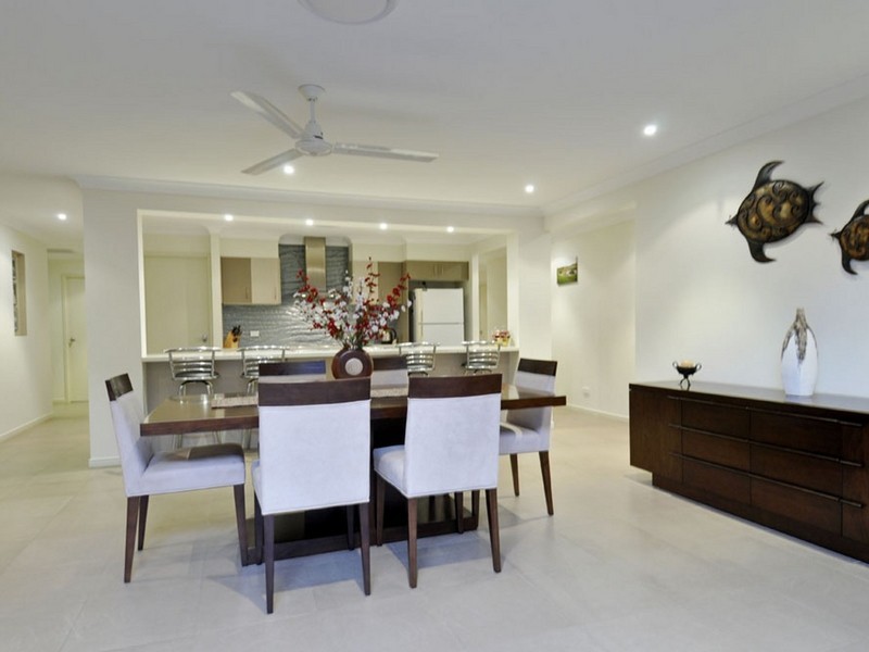 6 Huxley Court, Pacific Pines QLD 4211