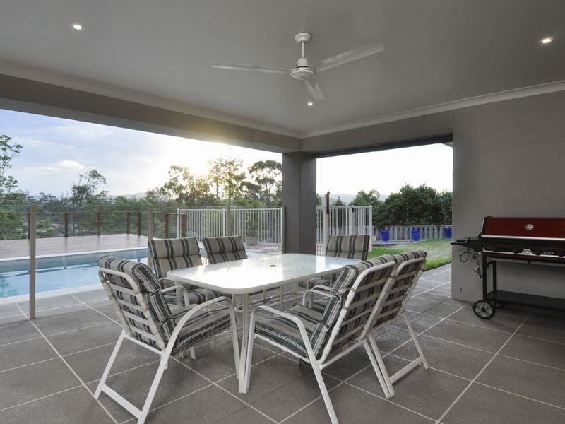 6 Huxley Court, Pacific Pines QLD 4211