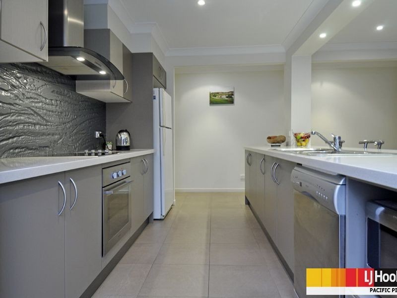 6 Huxley Court, Pacific Pines QLD 4211