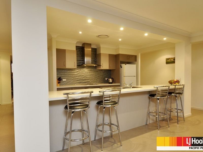 6 Huxley Court, Pacific Pines QLD 4211