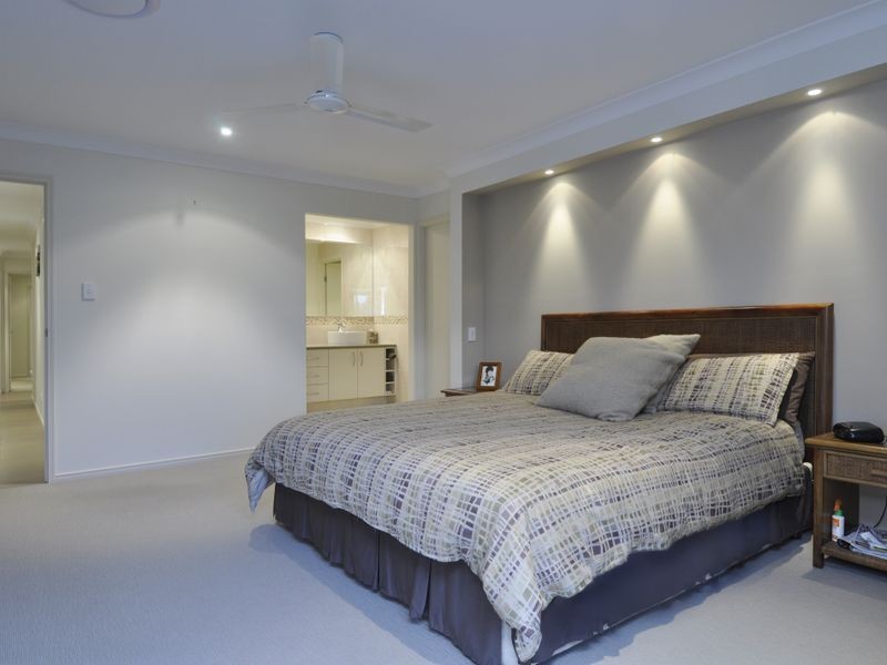 6 Huxley Court, Pacific Pines QLD 4211