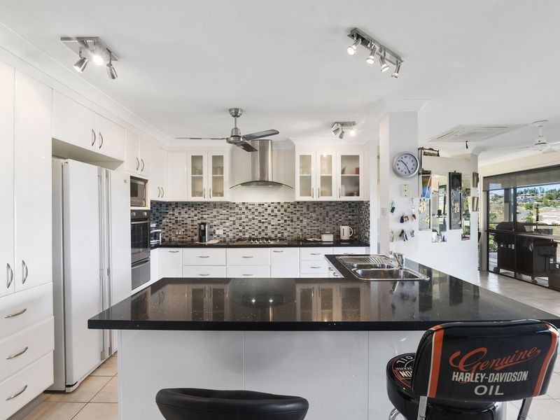 31 Manra Way, Pacific Pines QLD 4211