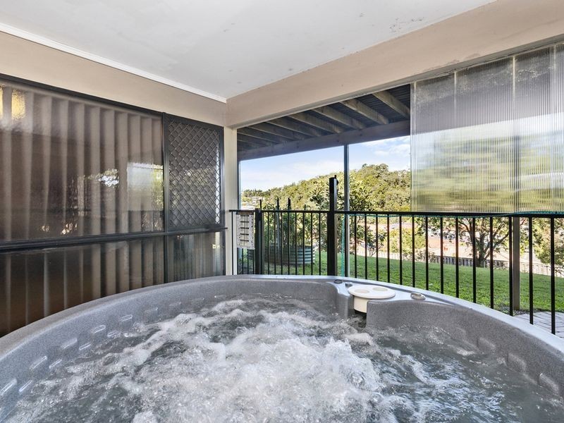 31 Manra Way, Pacific Pines QLD 4211