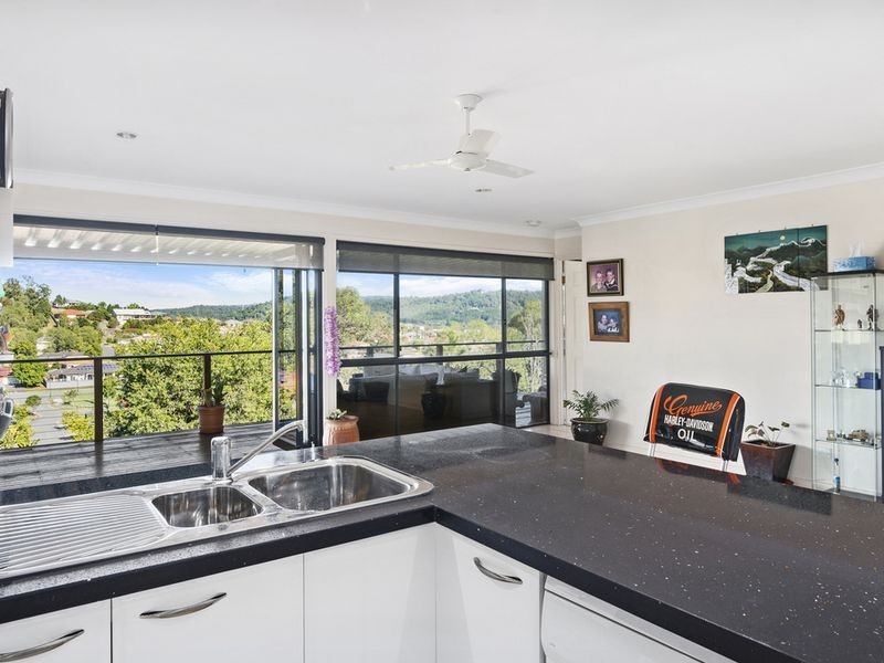 31 Manra Way, Pacific Pines QLD 4211