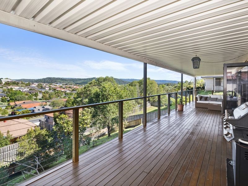 31 Manra Way, Pacific Pines QLD 4211