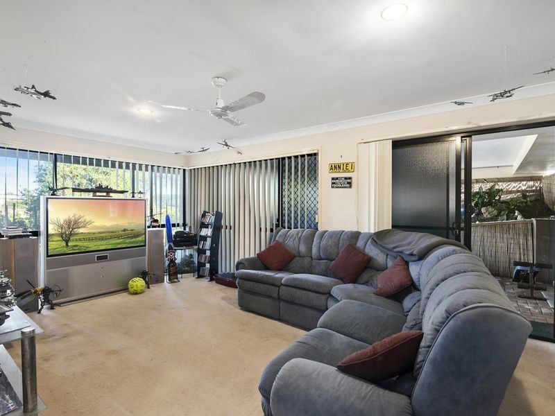 31 Manra Way, Pacific Pines QLD 4211