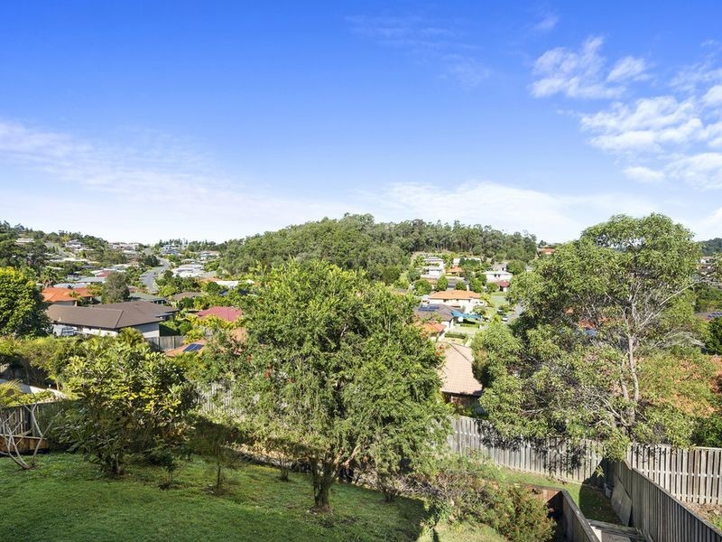 31 Manra Way, Pacific Pines QLD 4211