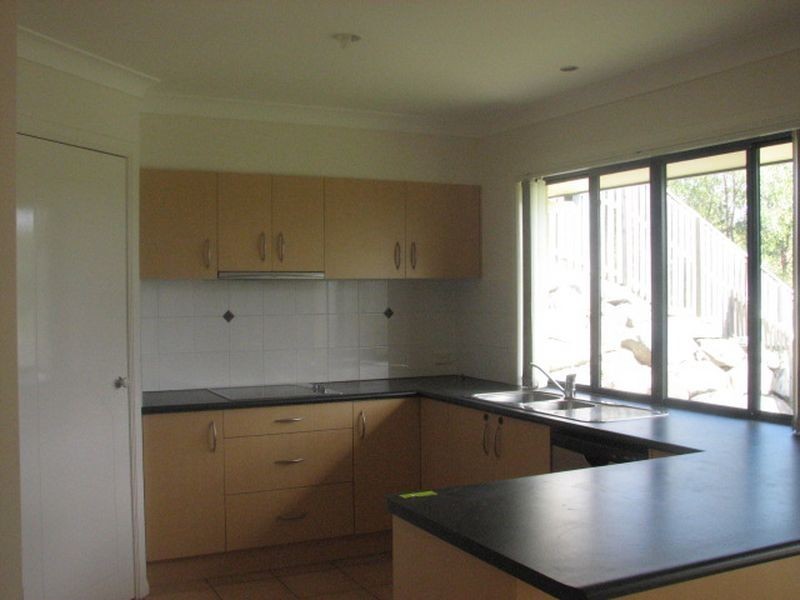 16 Huxley Court, Pacific Pines QLD 4211