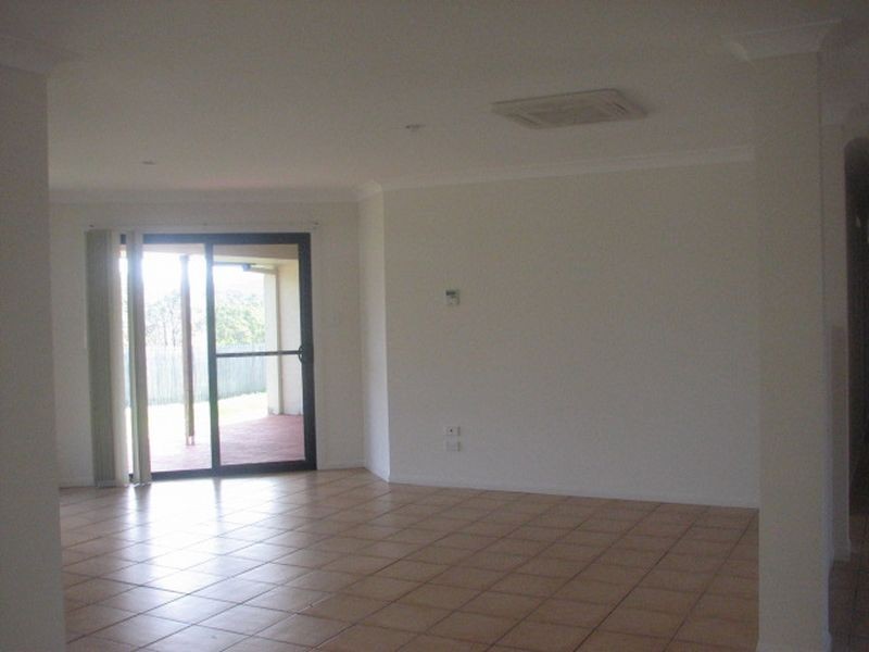 16 Huxley Court, Pacific Pines QLD 4211