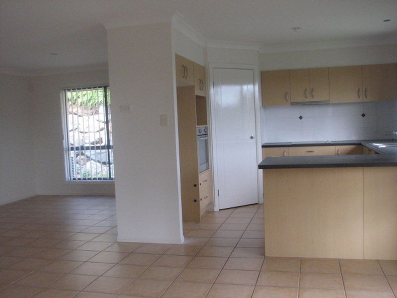 16 Huxley Court, Pacific Pines QLD 4211