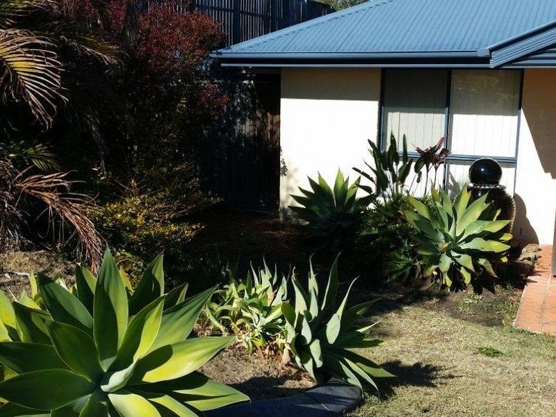 16 Huxley Court, Pacific Pines QLD 4211