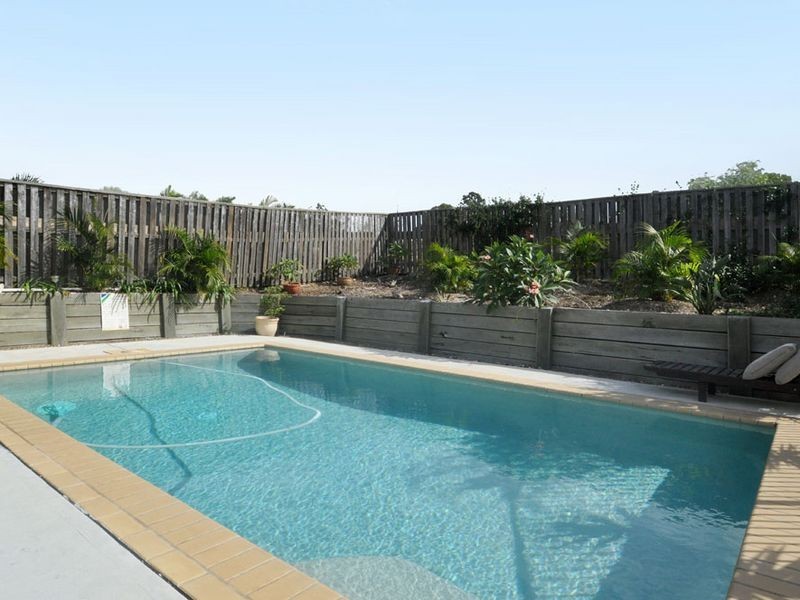 20 Carmarthen Circuit, Pacific Pines QLD 4211