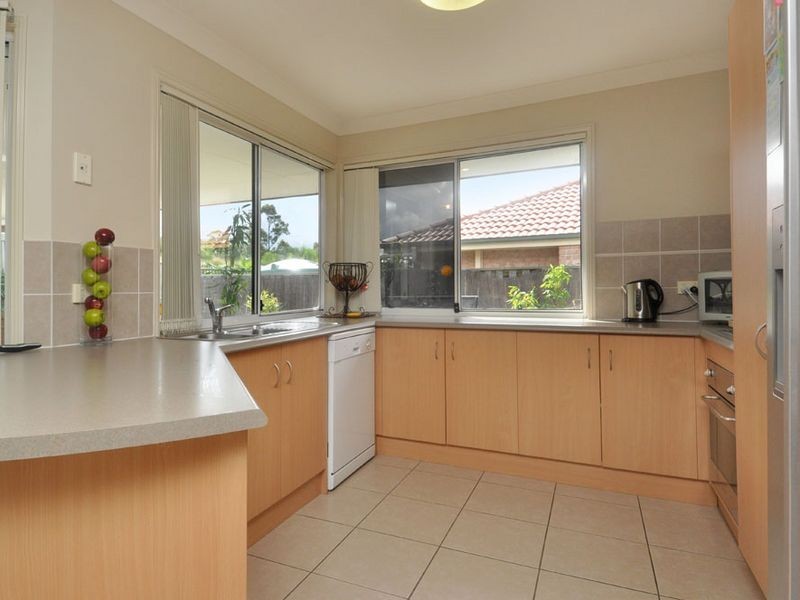 20 Carmarthen Circuit, Pacific Pines QLD 4211