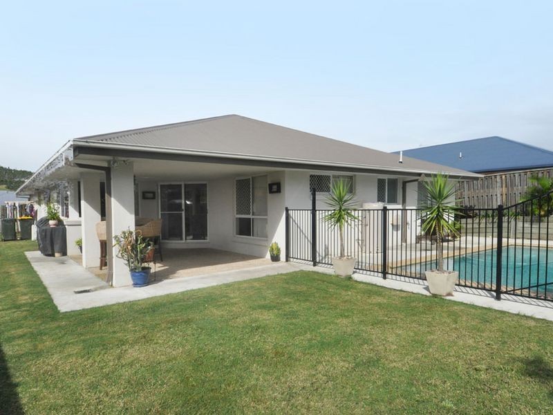 20 Carmarthen Circuit, Pacific Pines QLD 4211