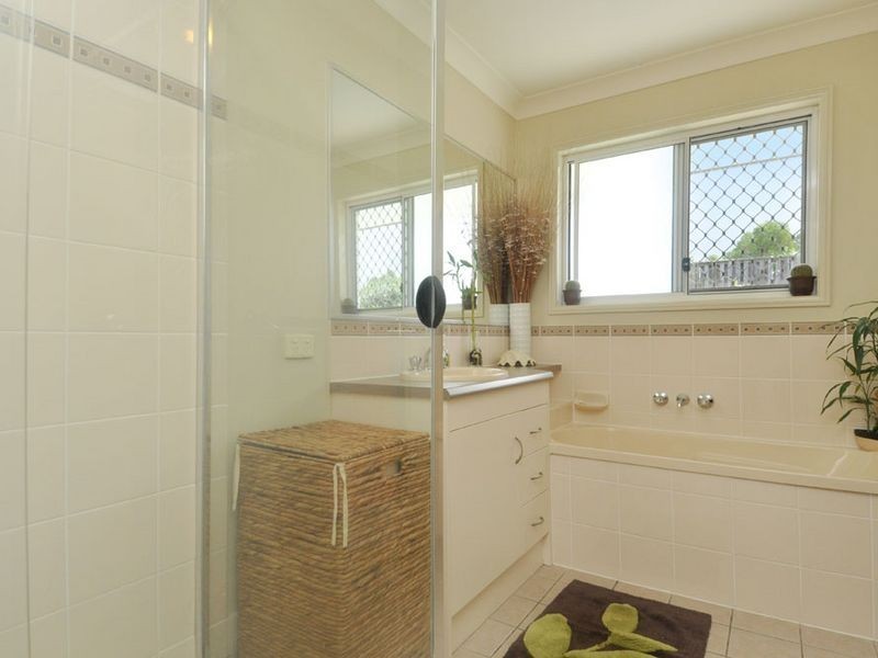 20 Carmarthen Circuit, Pacific Pines QLD 4211