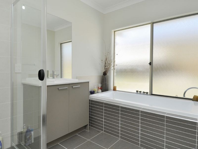 25 Manning Circuit, Pacific Pines QLD 4211