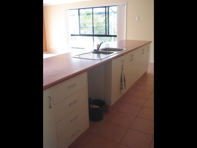 7 Cann Close, Pacific Pines QLD 4211