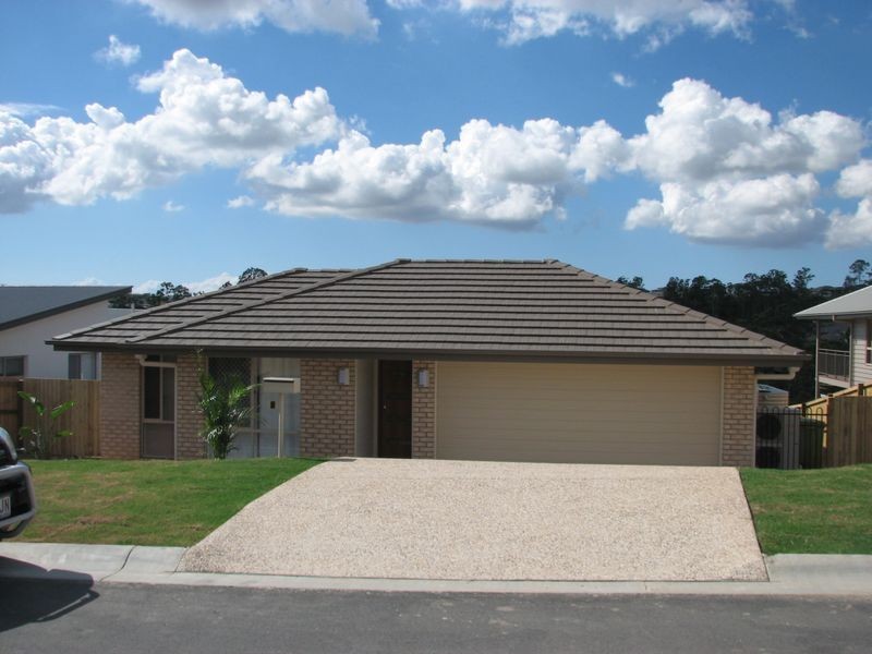 8 Hadrian Crescent, Pacific Pines QLD 4211