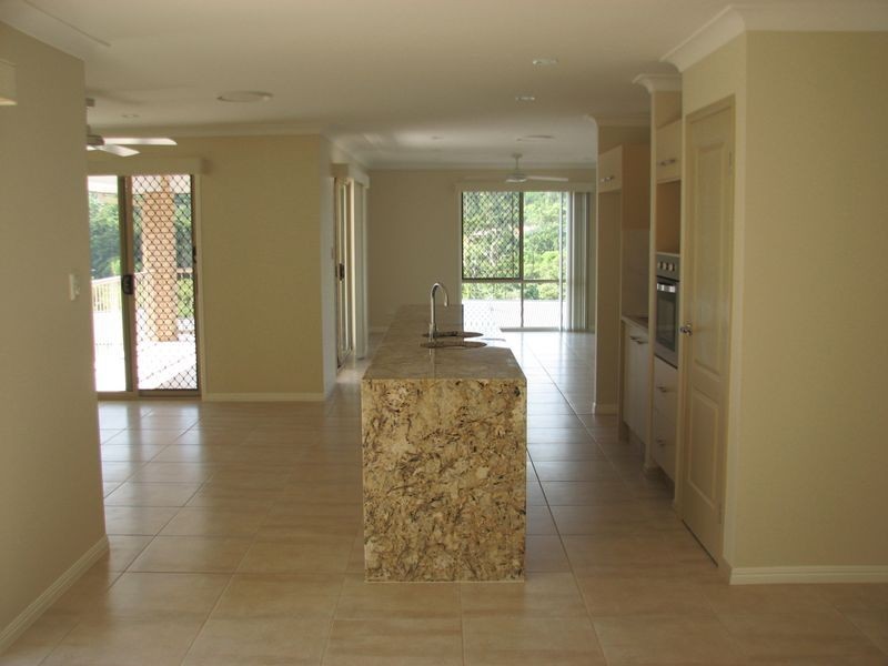 8 Hadrian Crescent, Pacific Pines QLD 4211