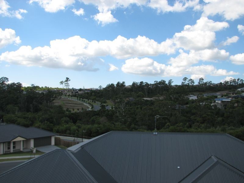 8 Hadrian Crescent, Pacific Pines QLD 4211