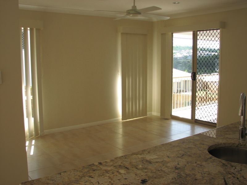 8 Hadrian Crescent, Pacific Pines QLD 4211