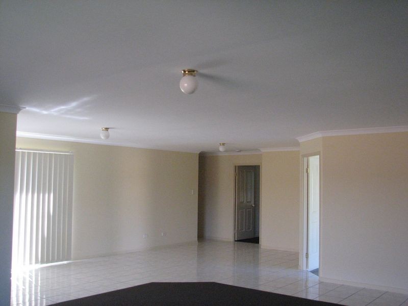 48 Manra Way, Pacific Pines QLD 4211