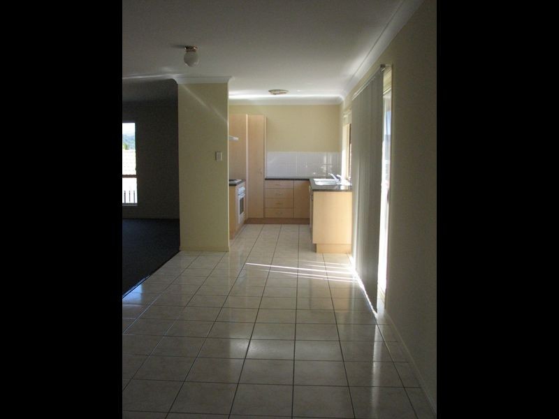 48 Manra Way, Pacific Pines QLD 4211