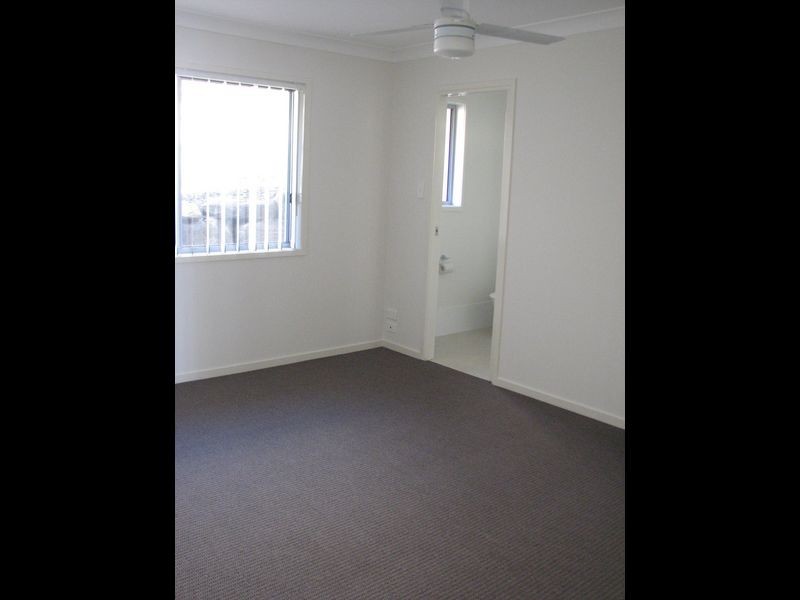 2/1 Jardine Street, Pacific Pines QLD 4211