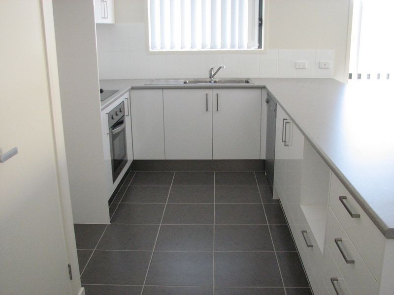 16 Fletcher Street, Pacific Pines QLD 4211