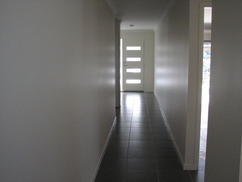 16 Fletcher Street, Pacific Pines QLD 4211