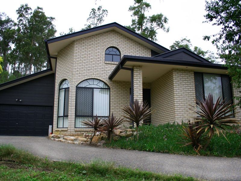 9 York Court, Pacific Pines QLD 4211