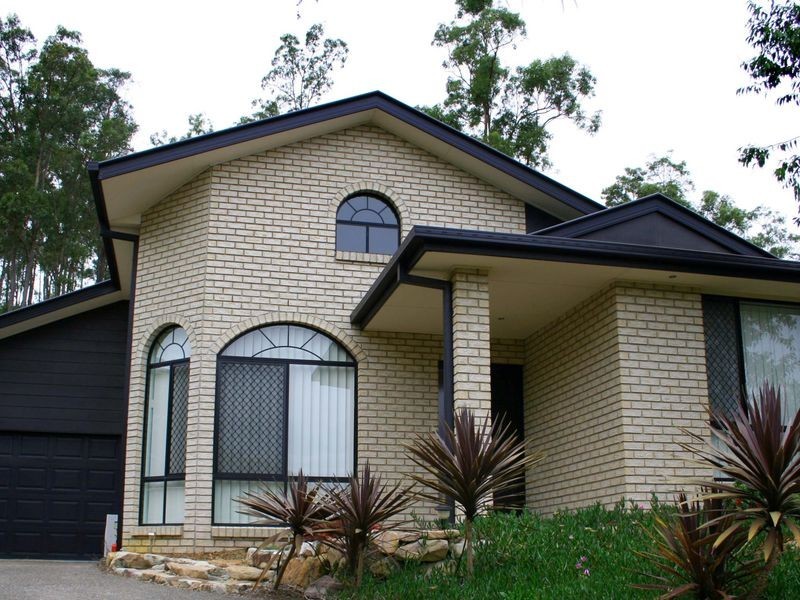 9 York Court, Pacific Pines QLD 4211