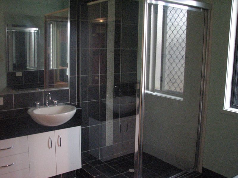 9 York Court, Pacific Pines QLD 4211