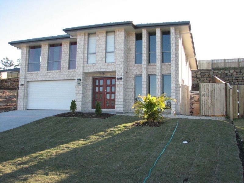 31 Hadrian Crescent, Pacific Pines QLD 4211