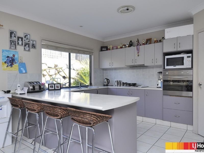 17 Davies Street, Pacific Pines QLD 4211