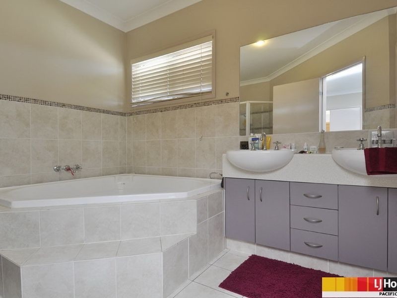 17 Davies Street, Pacific Pines QLD 4211