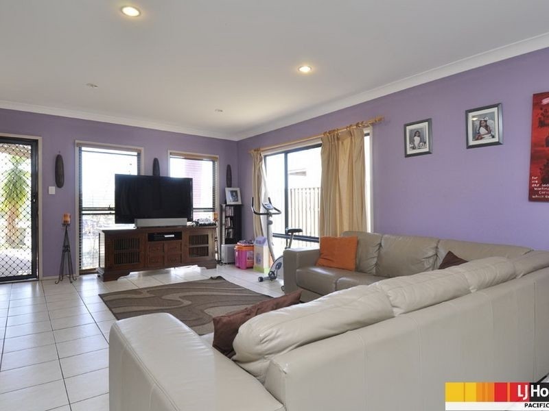 17 Davies Street, Pacific Pines QLD 4211