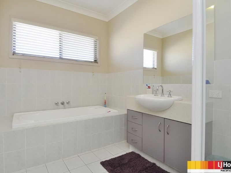 17 Davies Street, Pacific Pines QLD 4211