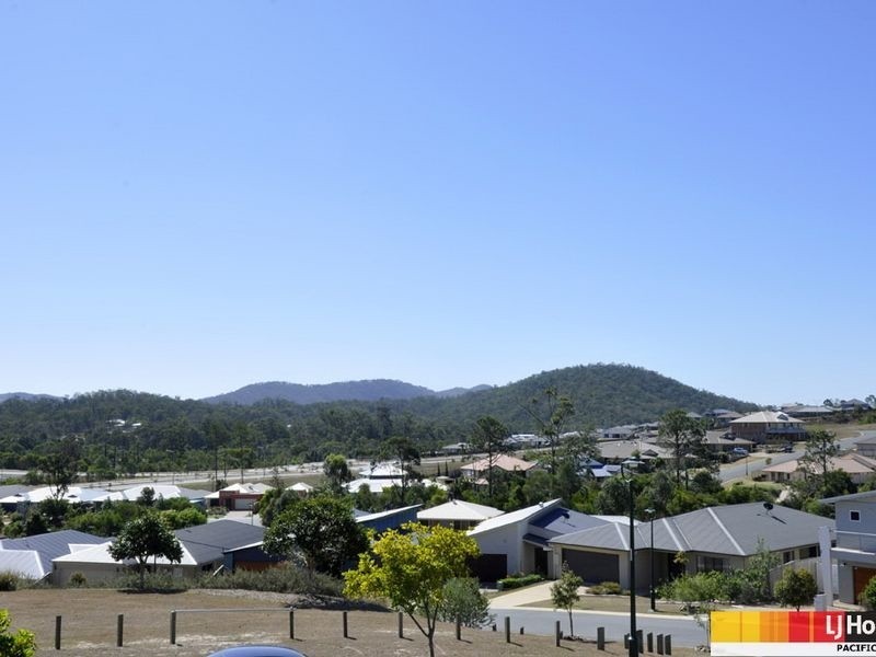17 Davies Street, Pacific Pines QLD 4211