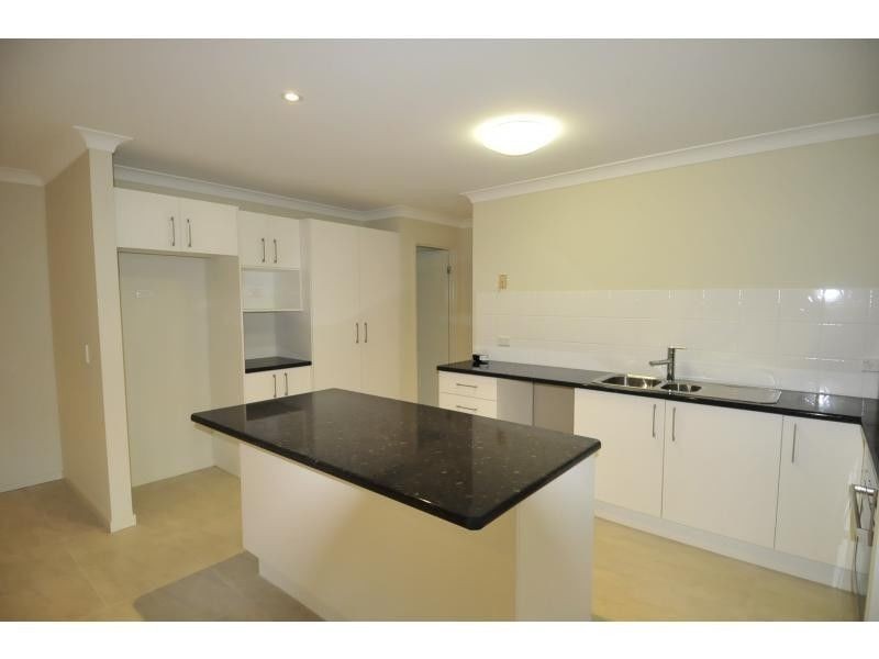 10 Willunga Street, Pacific Pines QLD 4211
