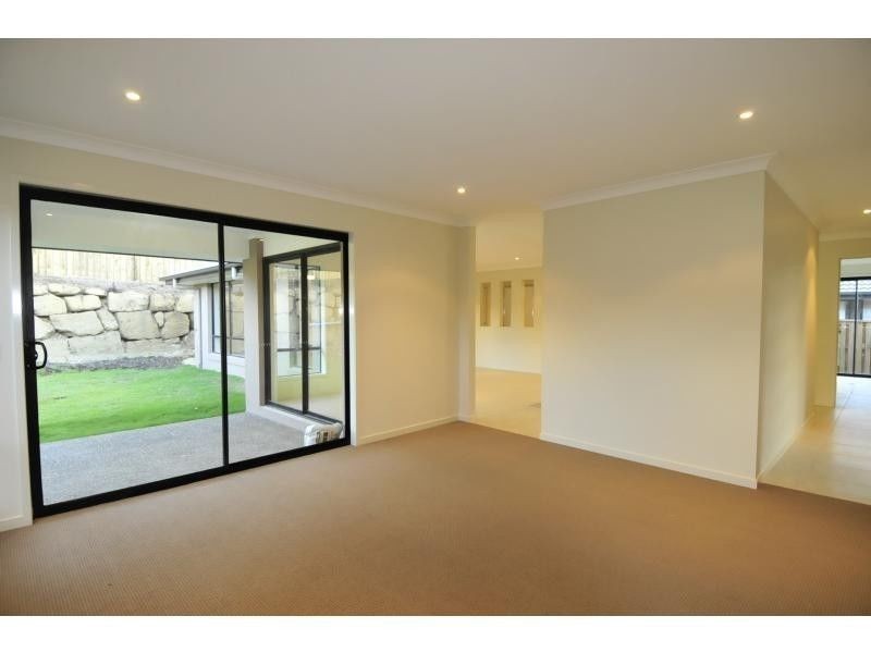 10 Willunga Street, Pacific Pines QLD 4211