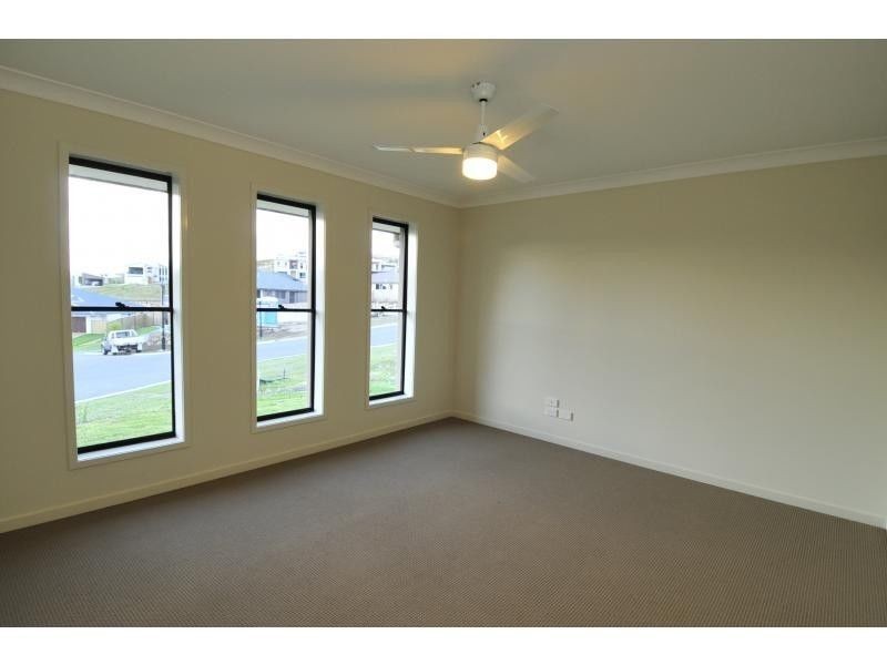 10 Willunga Street, Pacific Pines QLD 4211