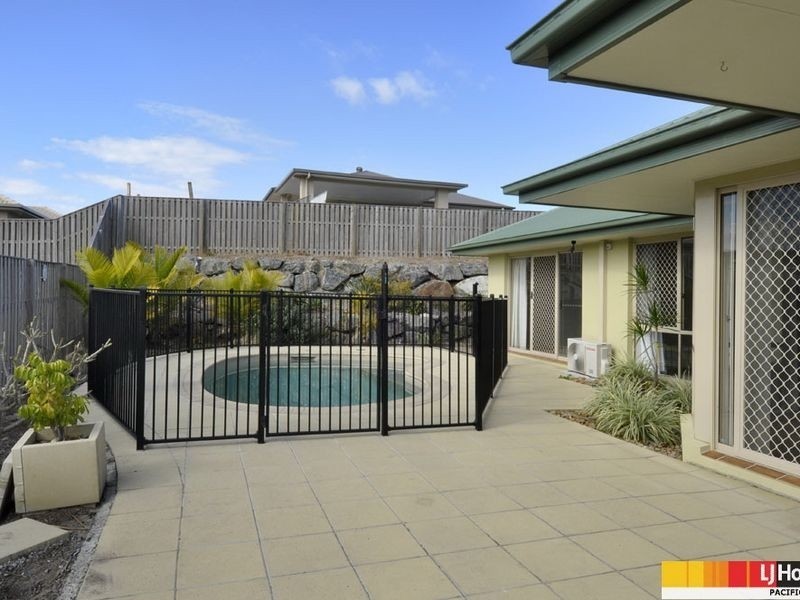 17 Blackheath Terrace, Pacific Pines QLD 4211