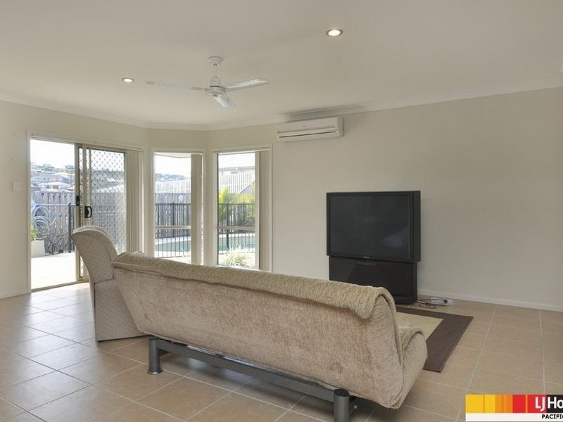 17 Blackheath Terrace, Pacific Pines QLD 4211