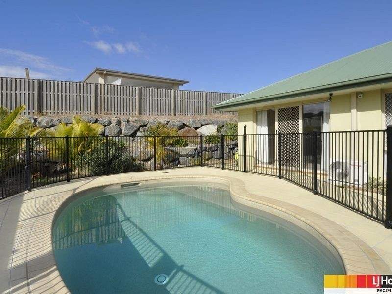 17 Blackheath Terrace, Pacific Pines QLD 4211