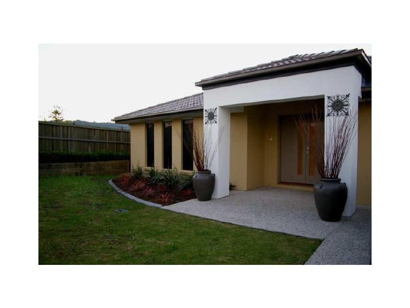 5 Sylvia Close, Pacific Pines QLD 4211