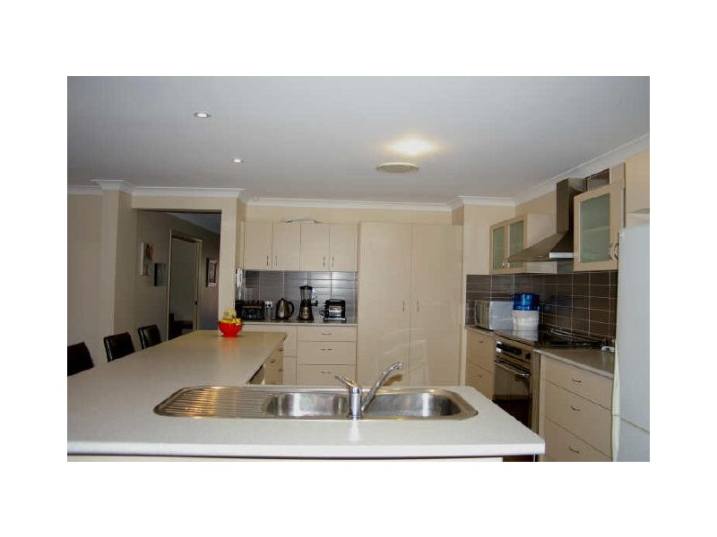 5 Sylvia Close, Pacific Pines QLD 4211