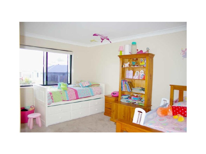 5 Sylvia Close, Pacific Pines QLD 4211