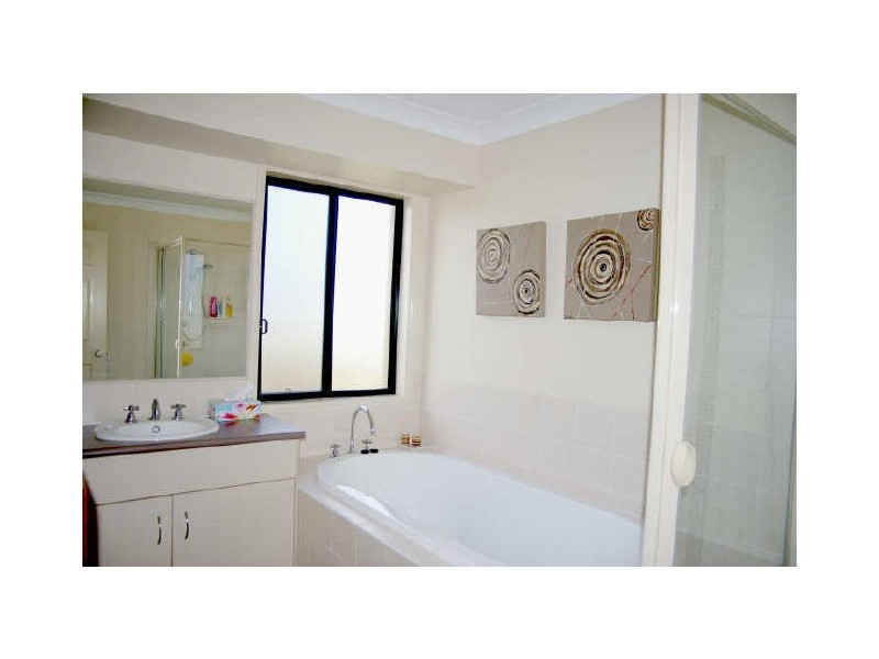 5 Sylvia Close, Pacific Pines QLD 4211